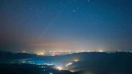 紫金山-阿特拉斯彗星延时-来宾武宣双髻山