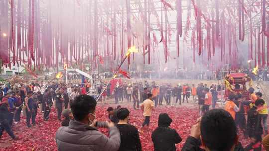 福建漳州春节民俗抬神游神活动