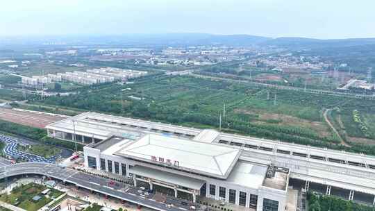 航拍洛阳龙门站