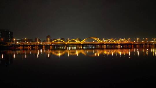 西安浐灞大桥夜景灞河生态区地铁晚上航拍2