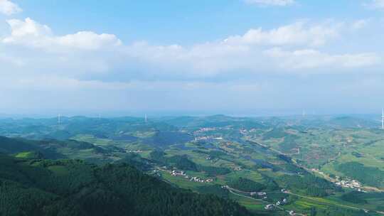 航拍蓝天白云绿水青山群山风电光伏4k