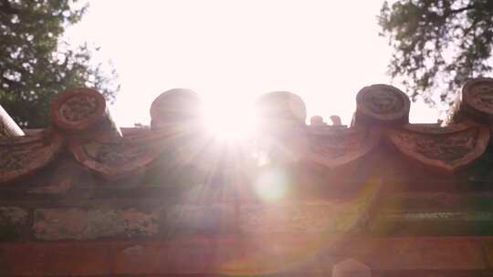 阳光穿过故宫古建筑屋檐琉璃瓦片升格慢镜头视频素材模板下载