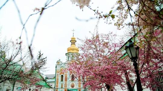 春天时节的乌克兰修道院视频素材模板下载