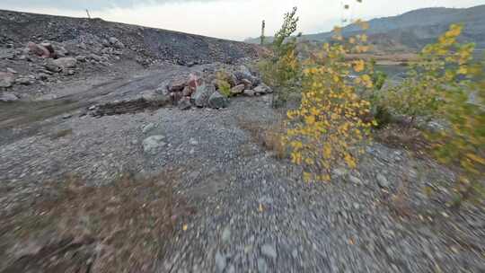 穿越机航拍矿坑矿山机械设备砂石路水塘