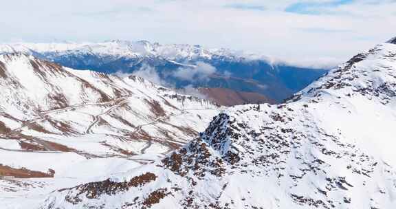 航拍夹金山冬天雪景美了自然风景