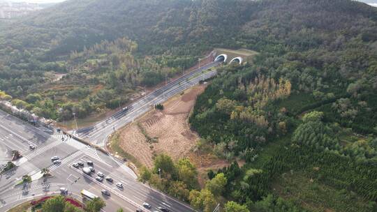 航拍威海九华路隧道北侧十字路口