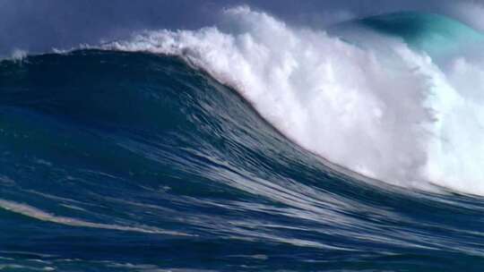 震撼巨大的海浪冲击视频素材模板下载
