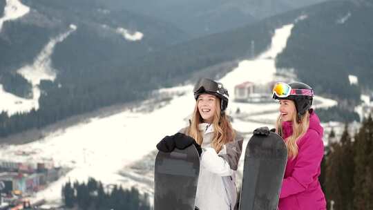 女子手持滑雪板