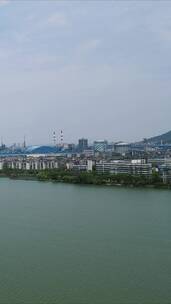 湖北鄂州城市工业生产竖屏航拍