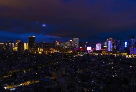 广州城市建筑夜景灯光与天空乌云密布延时