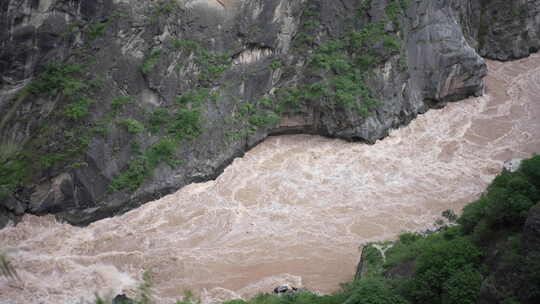 云南虎跳峡河谷山河大峡谷高清视频