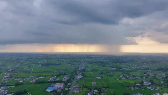 航拍平原地区局部下雨暴雨雨幕夕阳乌云