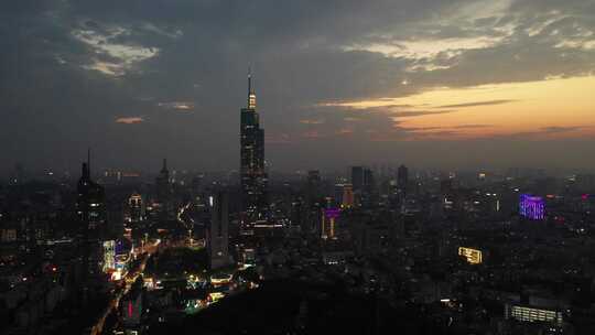 夜晚航拍南京紫峰大厦