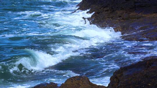 海浪拍打岩石 海浪拍打礁石