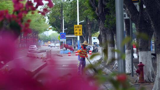 环卫工人打扫街道4k视频素材视频素材模板下载