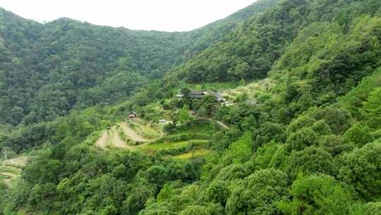 航拍大山深处乡村人家农村面貌