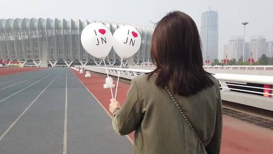 济南地标建筑，气球爱心表白济南