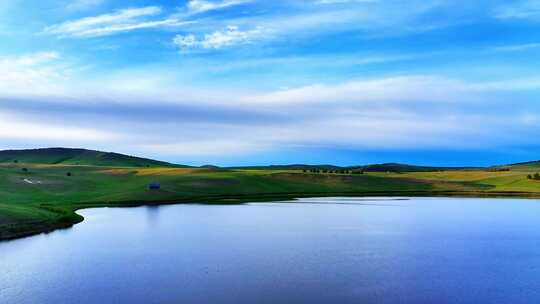 航拍原野湖泊风景