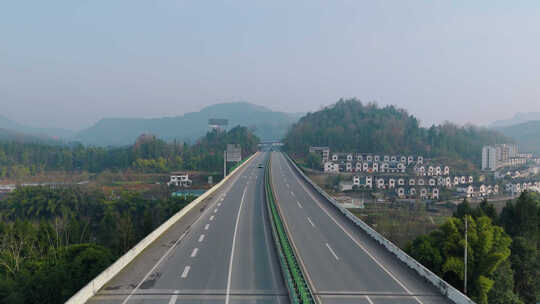 高速公路车辆行驶