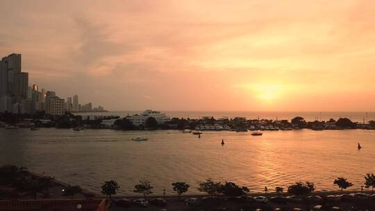 日落时分海湾景观