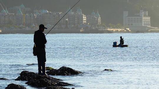 清晨海边钓鱼的人 意境休闲钓鱼