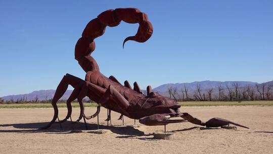 巨型蝎子雕塑视频素材模板下载