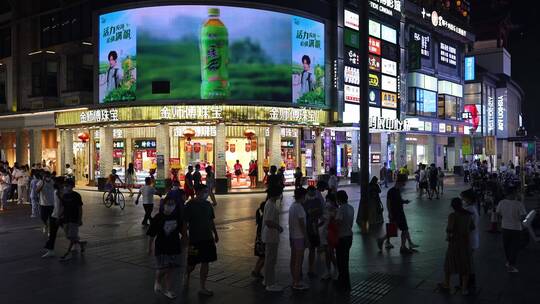 深圳罗湖东门夜景人群走路