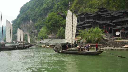 湖北宜昌旅游长江三峡古村落帆船竹筏村民