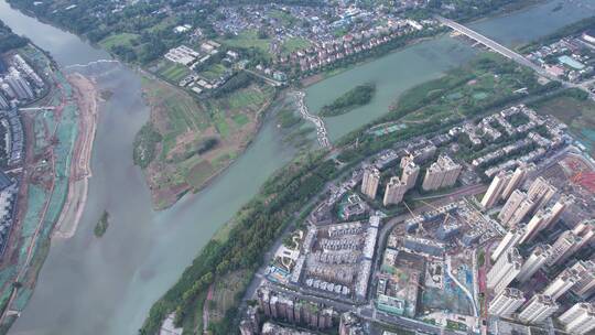 俯瞰沿河建筑群小区工地