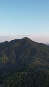 竖版航拍巍峨高山山川蓝天白云怀化