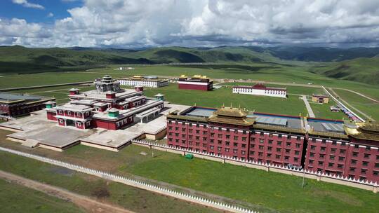草原航拍藏族建筑