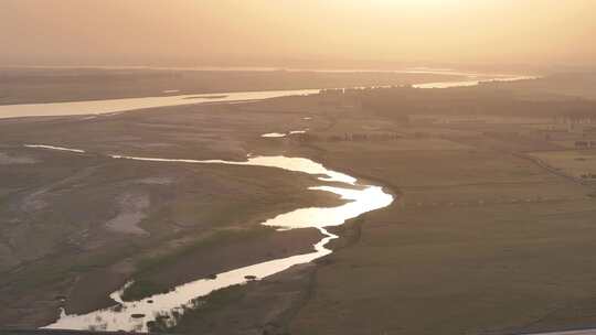 夕阳下蜿蜒曲折的大江大河实拍