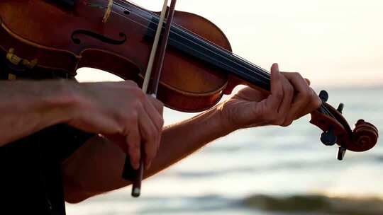 海边小提琴大提琴钢琴演奏特写户外乐器