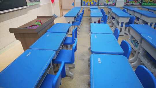 学生上课课堂桌椅板凳