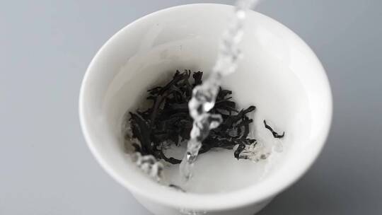 茶杯冲泡生态有机安徽祁门红茶泡茶升格视频