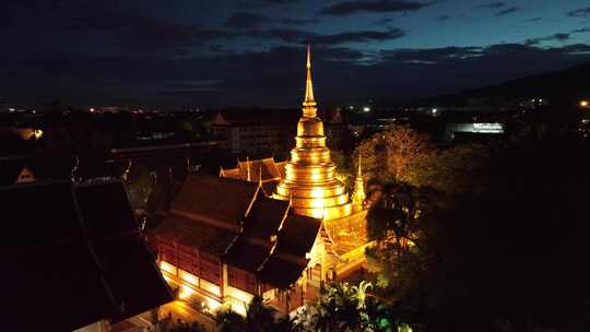 泰国清迈古城帕辛寺航拍城市夜景风光
