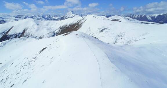 四川梦笔山雪山航拍