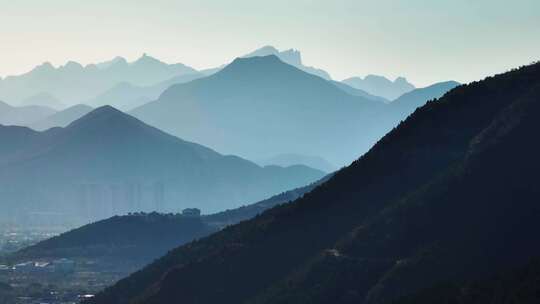 太行山脉中国风水墨