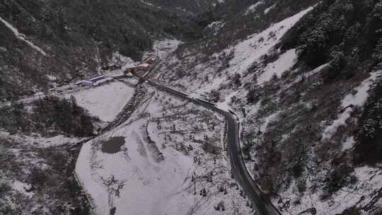 云南独龙江贡山贡独公路航拍雪山垭口风光