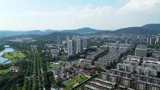 航拍夏季太湖边无锡城市风光