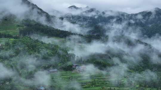 航拍雨后山村云雾 4k 超清素材