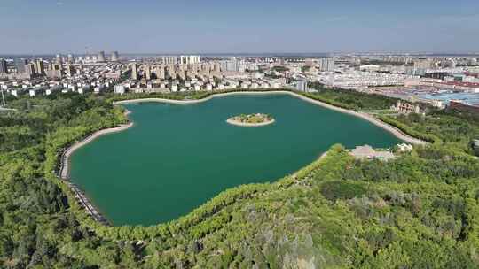 甘肃嘉峪关迎宾湖公园城市航拍风光