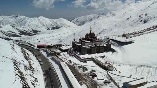 青海拉脊山雪山公路航拍视频