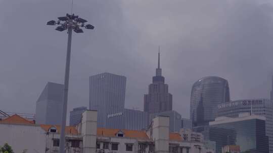 2023广州驾驶汽车看窗外风景珠江新城视频素材模板下载