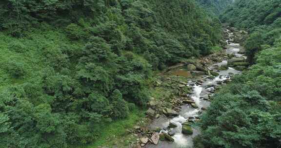 航拍雅安高叠洞瀑布自然风光高山流水