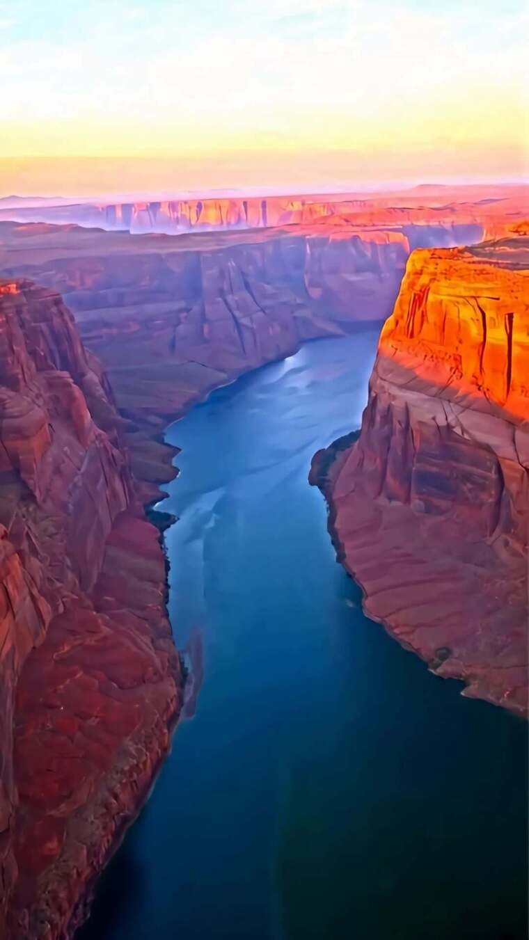 峡谷河流壮丽风光