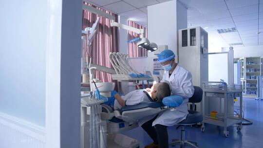 医院宣传片素材 牙科医生为患者做检查