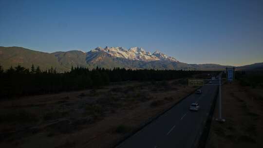 8K炸裂顶级航拍-丽江玉龙雪山公路