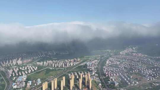 雨后泰安，云雾缭绕