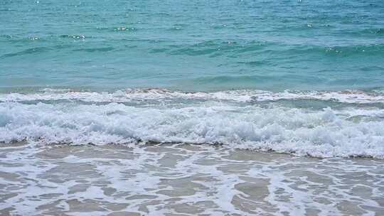 海南三亚海浪拍打沙滩慢动作